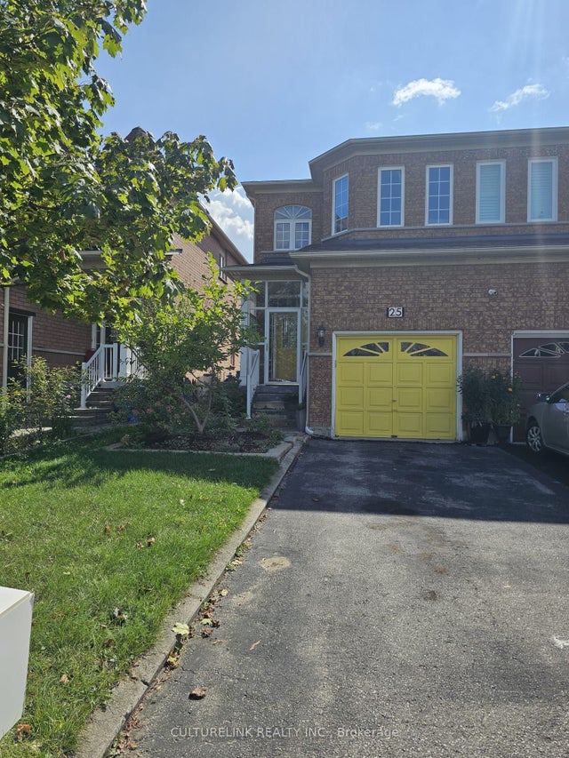 25 Red Hawk Road, Toronto E11