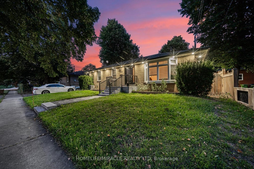 105 Silurian Road Main, Toronto E09