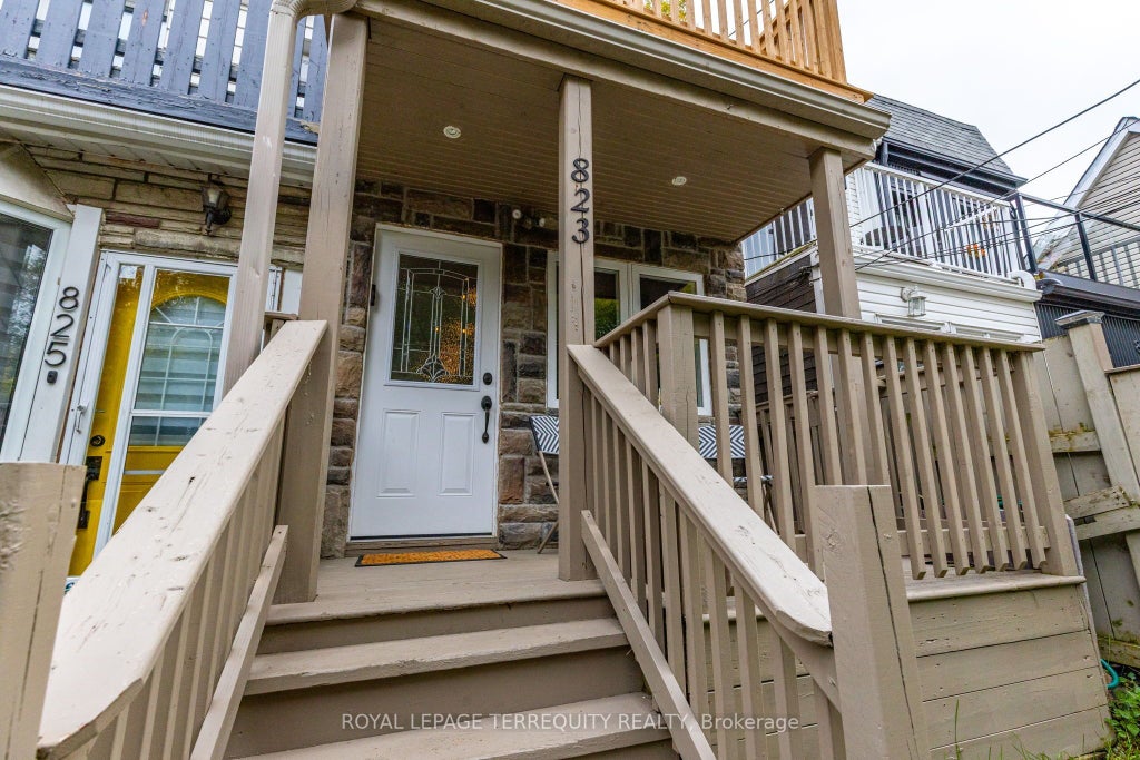 823 Craven Road, Toronto E01