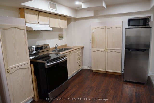 128 Braebrook Drive Bsmt, Whitby