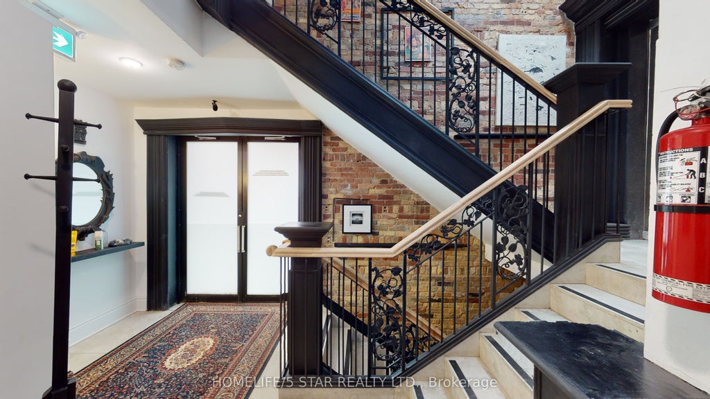 1152 Gerrard Street E Unit 205, Toronto E01