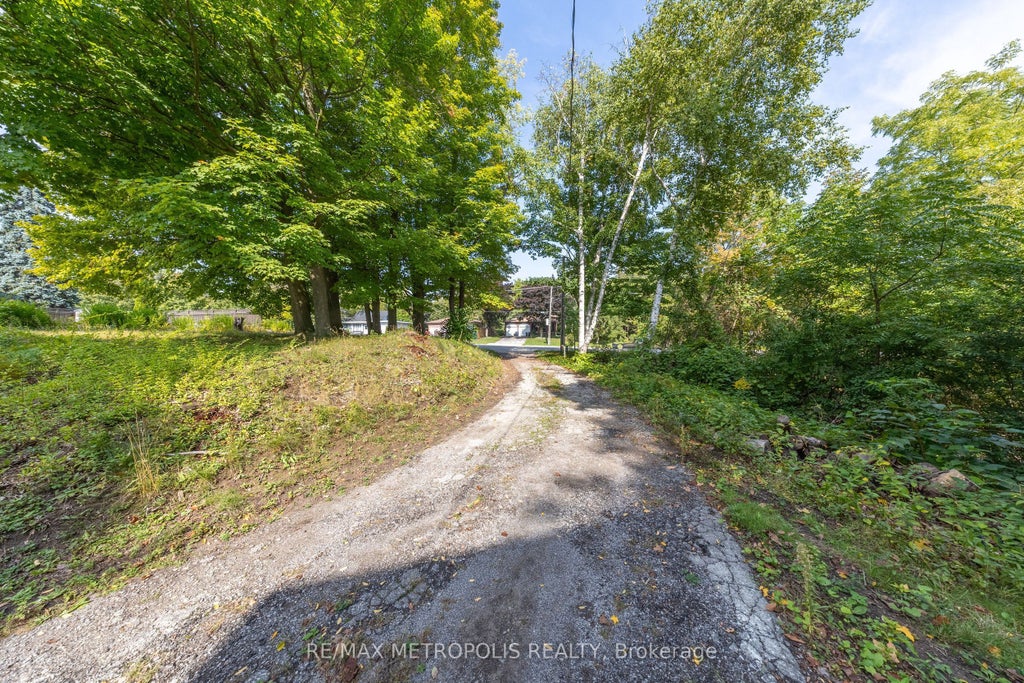 5297 Lawrence Avenue E, Toronto E10