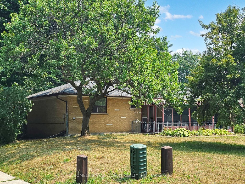 65 Donalda Crescent, Toronto E07