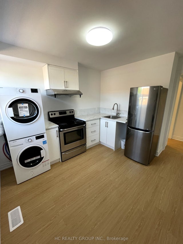 48 Torrens Avenue Upper, Toronto E03