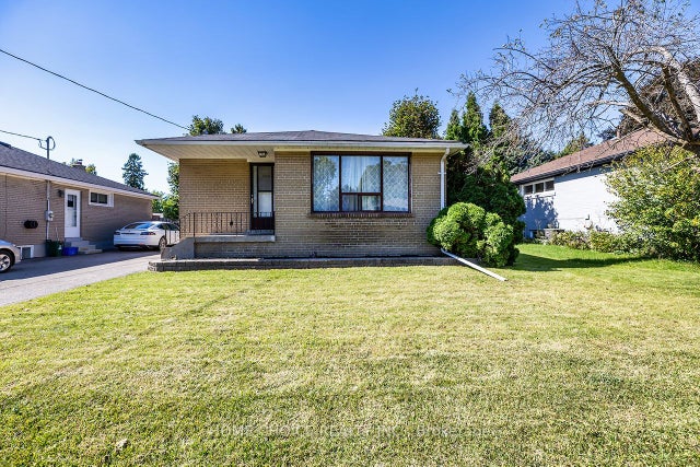 1014 Centre Street N, Whitby
