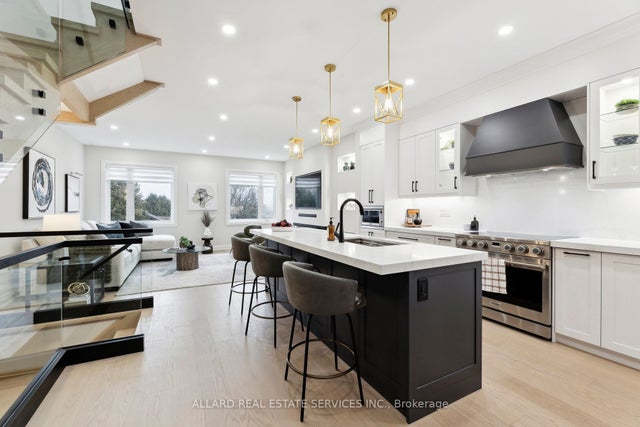 1956 Valley Farm Road, Pickering