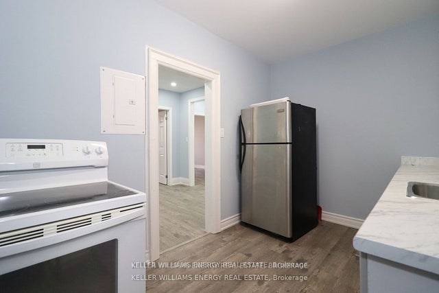84 Simcoe Street N 2, Oshawa