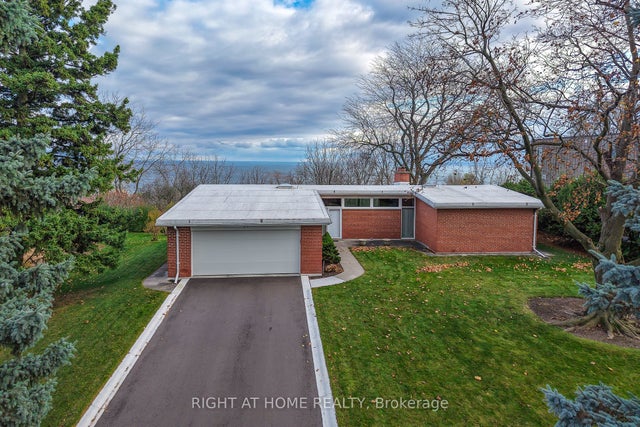 59 Hill Crescent, Toronto E08