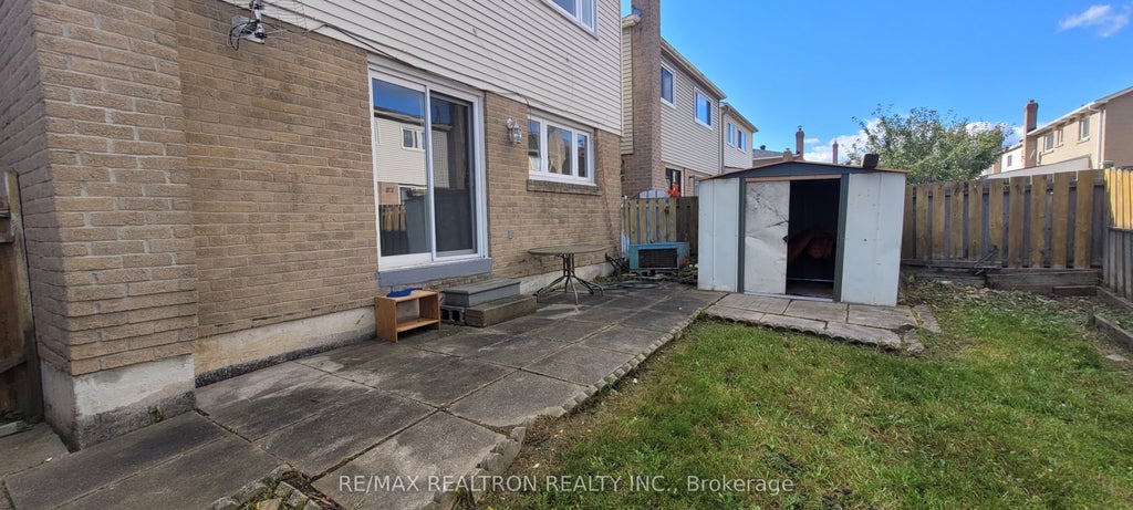 28 Greenleaf Terrace Ground Floor, Toronto E11