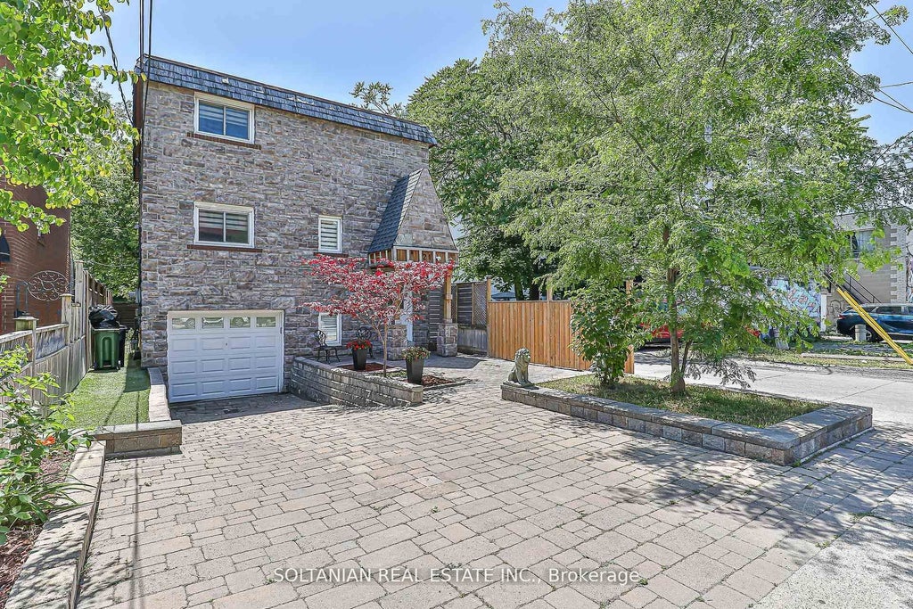 21 Pretoria Avenue, Toronto E03