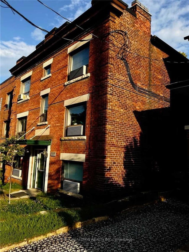 2477 Queen Street E 1, Toronto E02