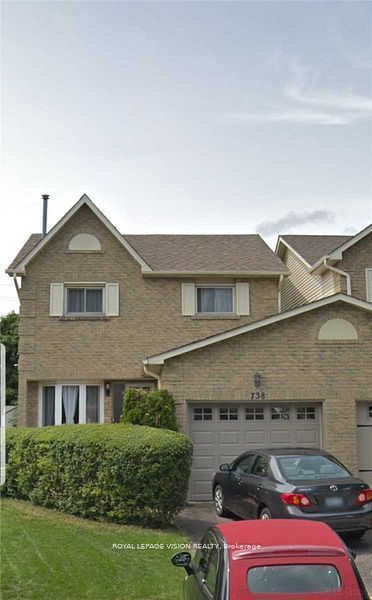 738 Stonepath Circle Lower, Pickering