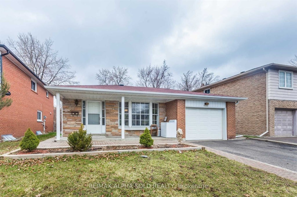 1232 Huntingwood Drive Upper, Toronto E07