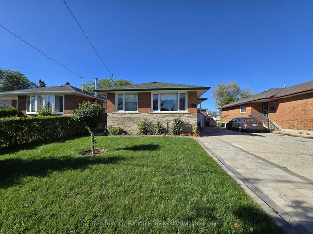 26 Southampton Drive, Toronto E08