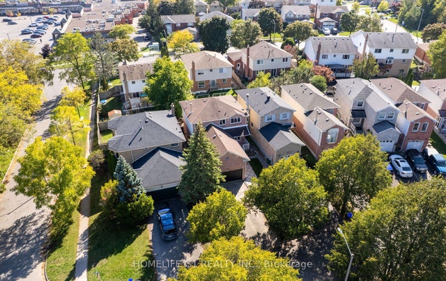 1665 Tawnberry Street, Pickering