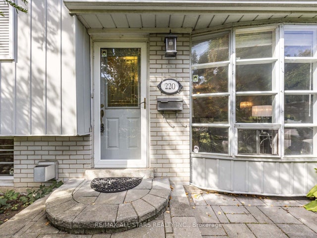 220 Catalina Drive, Toronto E08