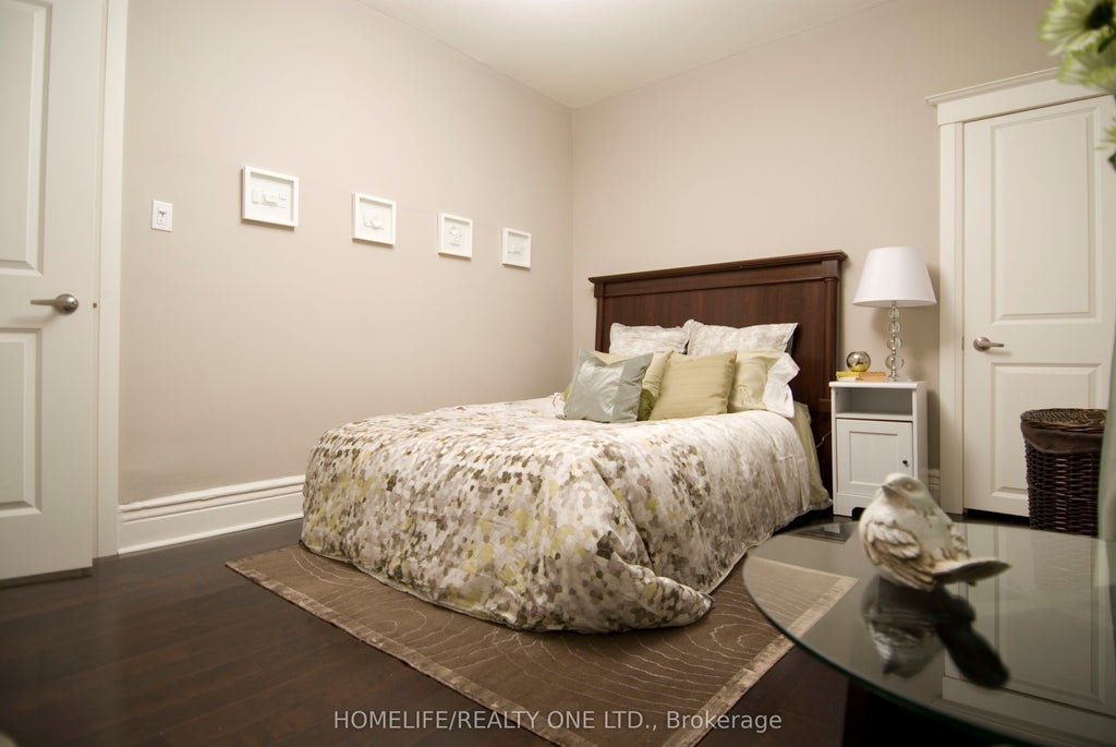 1202 Gerrard Street E 2, Toronto E01