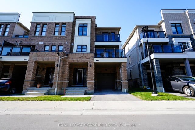 212 Lord Elgin Lane, Clarington