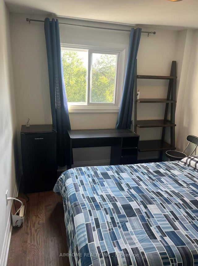 24 Carlingwood Court Room1, Toronto E07