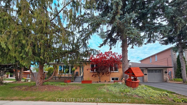 2 Emmeline Crescent, Toronto E07