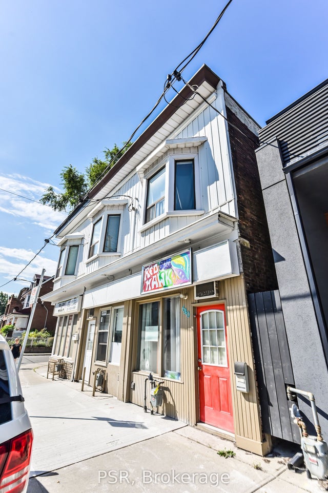 640 Pape Avenue, Toronto E01