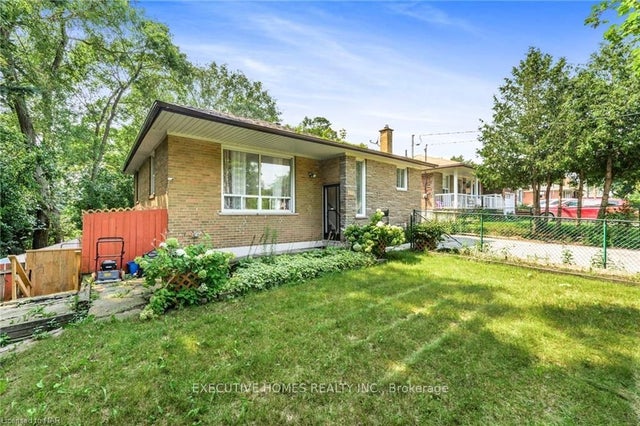 826 Scarborough Golf Club Road, Toronto E09