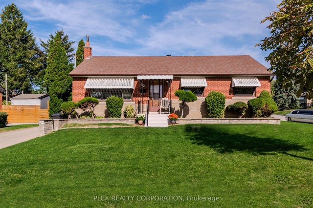 52 Merrian Road, Toronto E04