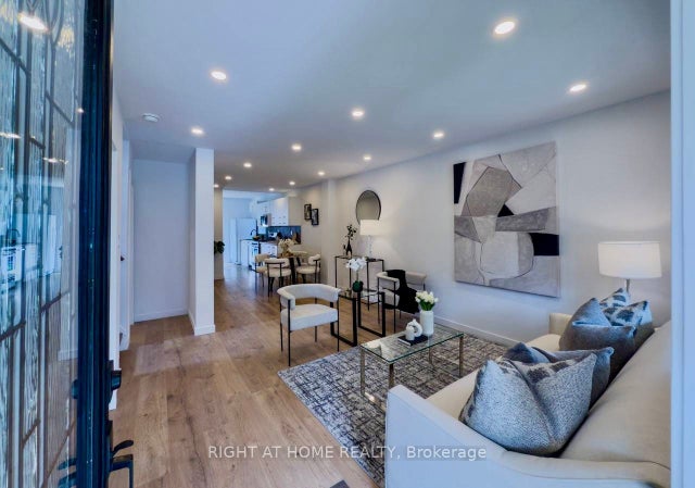 32 Brenton Street, Toronto E03