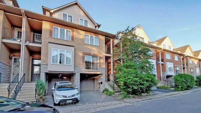 29 Tollgate Mews, Toronto E08