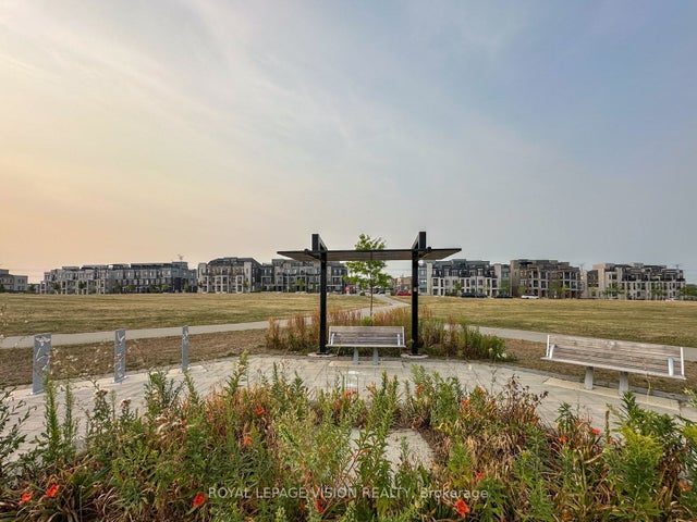74 Caspian Square, Clarington