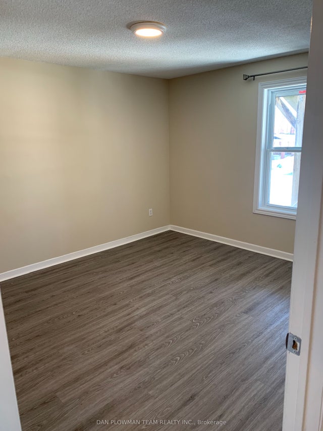 54 Ritson Road S 3, Oshawa