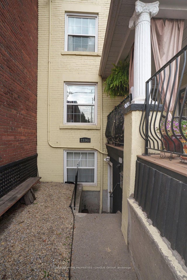 2334 Queen Street E Lower, Toronto E02