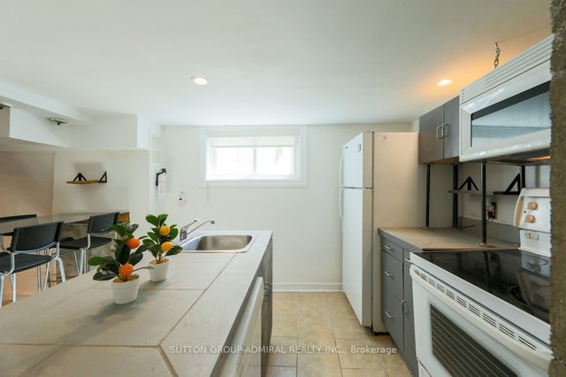 70 Carlaw Avenue Bsmt, Toronto E01
