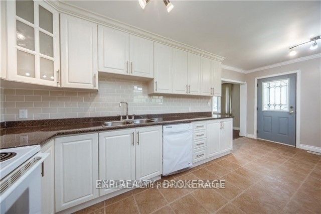 709 Gilbert Street W, Whitby