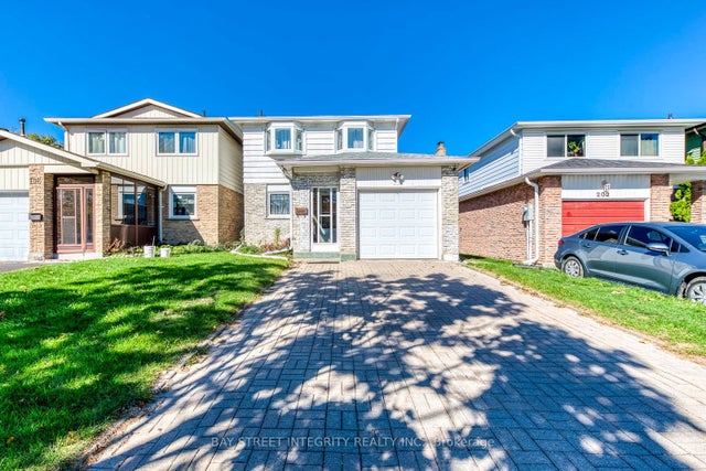 200 Invergordon Avenue, Toronto E07