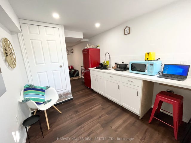 26 Leyton Avenue Lower, Toronto E06