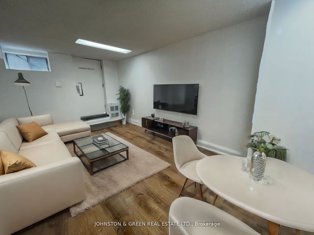 980 Coxwell Avenue, Toronto E03