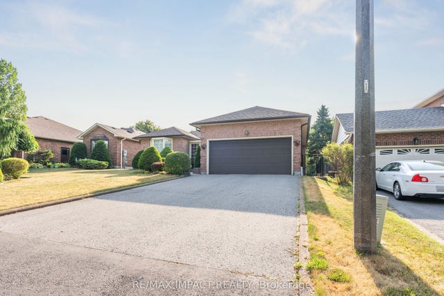 145 Hialeah Crescent, Whitby