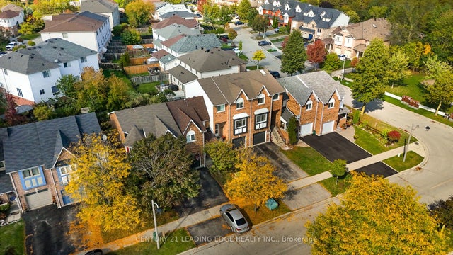 330 Sparrow Circle, Pickering