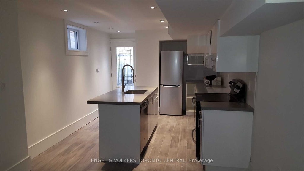 111 Boston Avenue Lower, Toronto E01