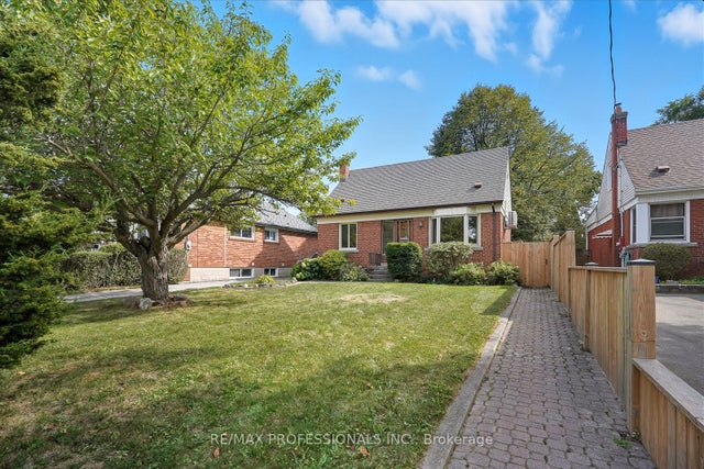 23 Scotswood Road, Toronto E04