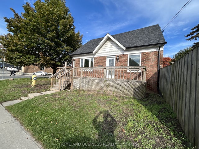 35 Mack Avenue, Toronto E06