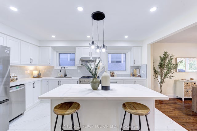 105 Clements Road W, Ajax