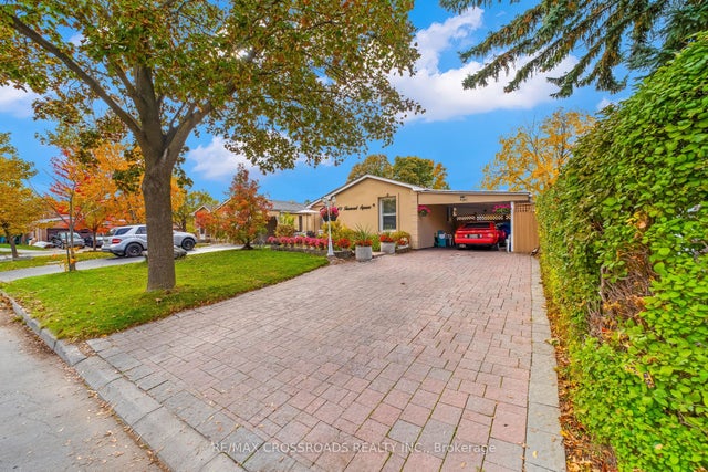 49 Tunmead Square, Toronto E11