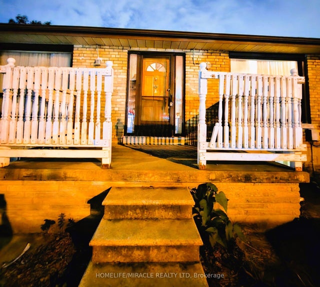 898 Kennedy Road, Toronto E04