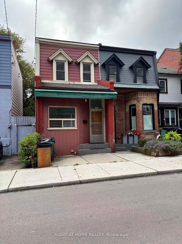 182 Boulton Avenue, Toronto E01
