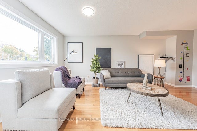 21 Brimstone Crescent, Toronto E07