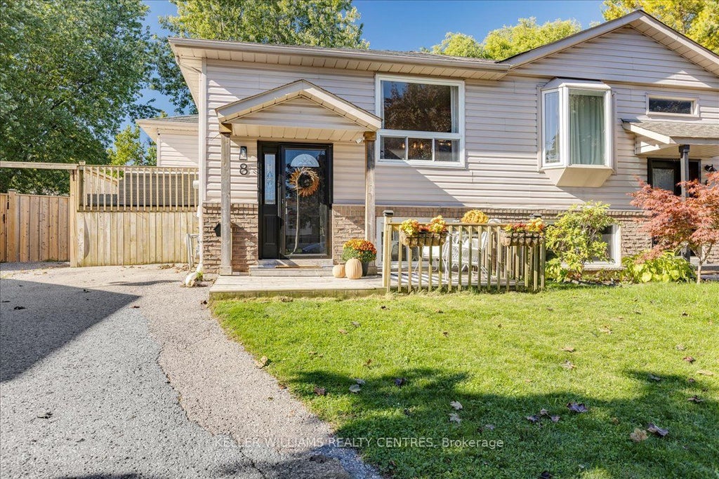 8 Fairbairn Court, Clarington