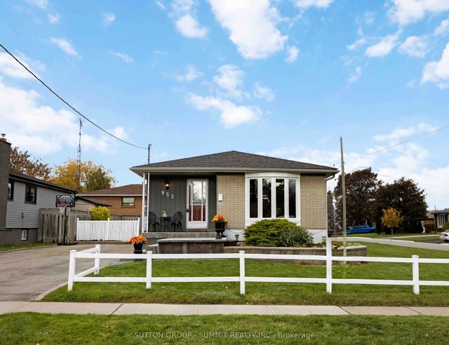 952 Oklahoma Drive, Pickering