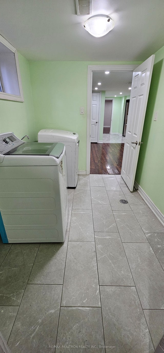 57 Bimbrok Road, Toronto E08